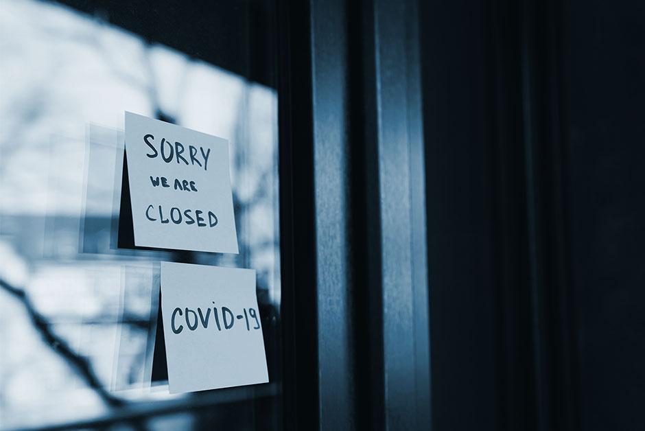 closed paper signs on door